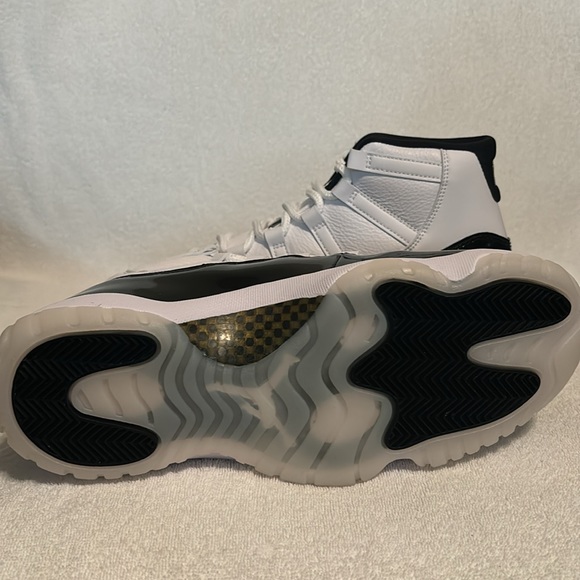 Air Jordan 11 Retro White/ Metallic Gold-Black. Size 10.5 main image 5